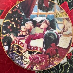 Avon Holiday Plate with Red and Green Accents year 2000